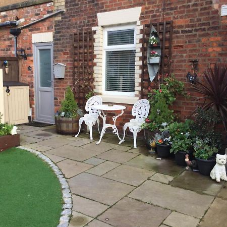Leafy Lytham Central Lovely Ground Floor 1 Bedroom Apartment With Private Garden In Lytham Dog Friendly Lytham St Annes Exteriör bild