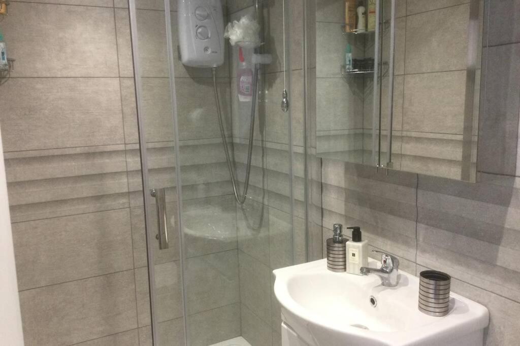 Leafy Lytham Central Lovely Ground Floor 1 Bedroom Apartment With Private Garden In Lytham Dog Friendly Lytham St Annes Exteriör bild