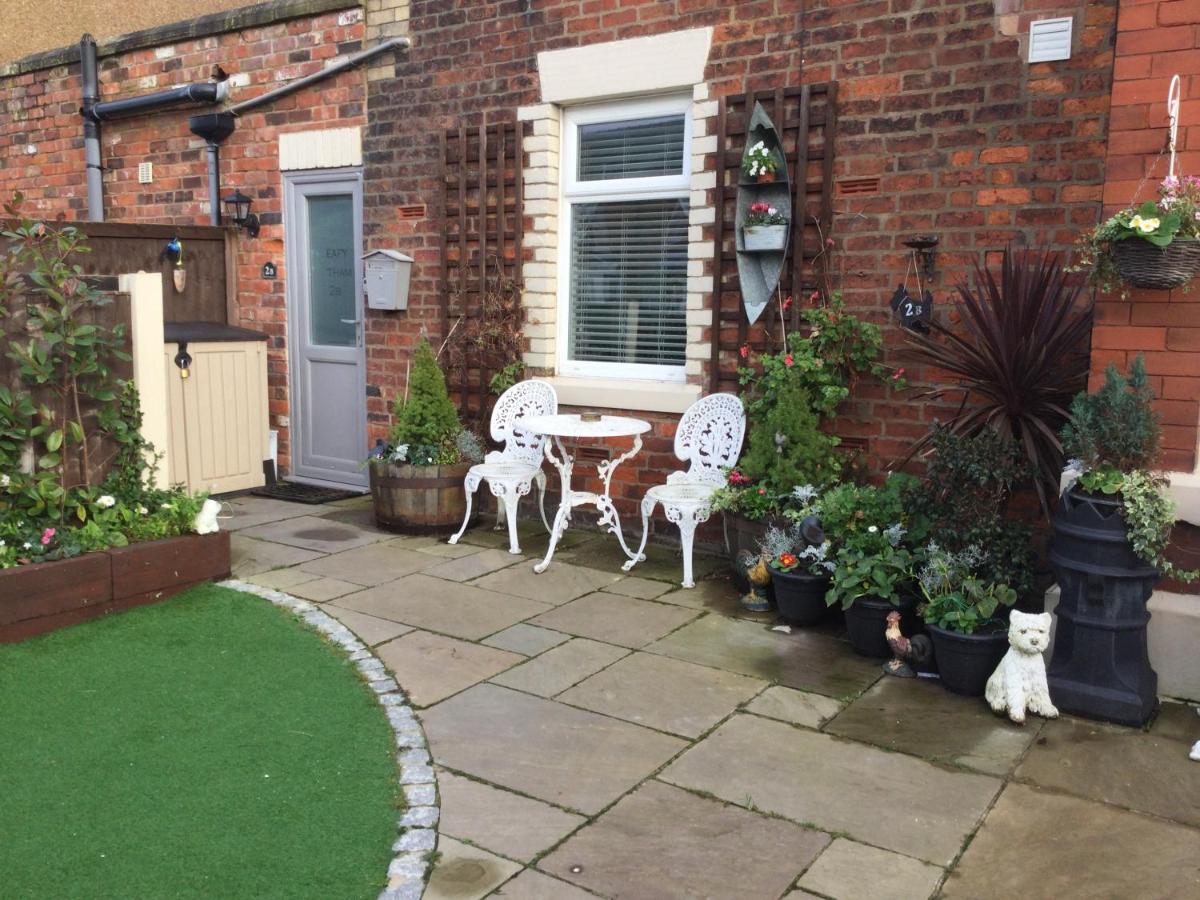 Leafy Lytham Central Lovely Ground Floor 1 Bedroom Apartment With Private Garden In Lytham Dog Friendly Lytham St Annes Exteriör bild