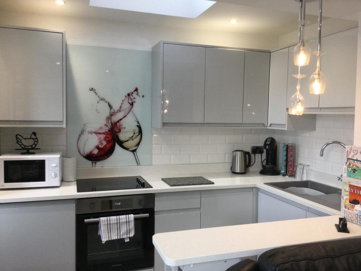 Leafy Lytham Central Lovely Ground Floor 1 Bedroom Apartment With Private Garden In Lytham Dog Friendly Lytham St Annes Exteriör bild