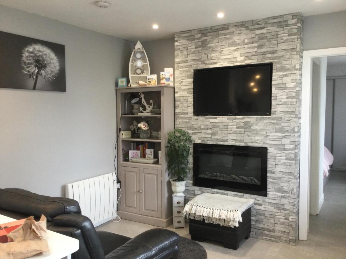 Leafy Lytham Central Lovely Ground Floor 1 Bedroom Apartment With Private Garden In Lytham Dog Friendly Lytham St Annes Exteriör bild