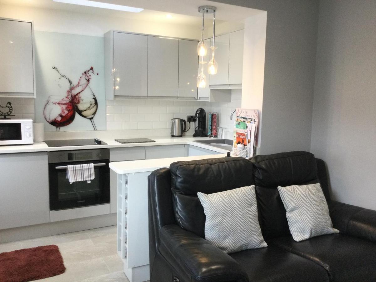 Leafy Lytham Central Lovely Ground Floor 1 Bedroom Apartment With Private Garden In Lytham Dog Friendly Lytham St Annes Exteriör bild