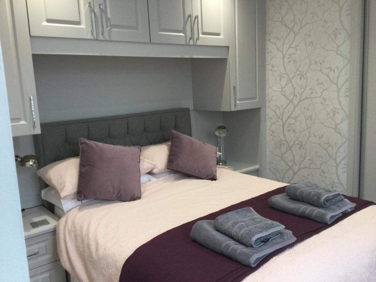Leafy Lytham Central Lovely Ground Floor 1 Bedroom Apartment With Private Garden In Lytham Dog Friendly Lytham St Annes Exteriör bild